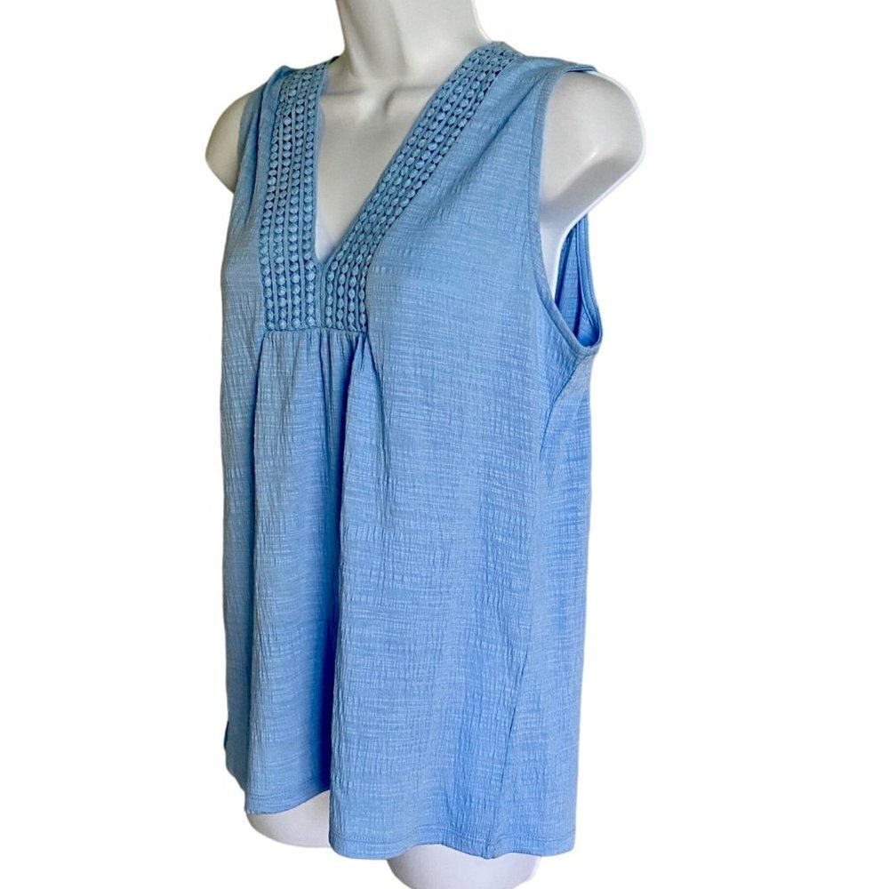 Juniper + Lime Light Blue Detailed Neckline Sleeveless Top Women's Medium NEW - Picture 4 of 9